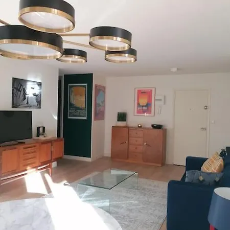 T3 Deluxe's Avec Terrasse Apartment